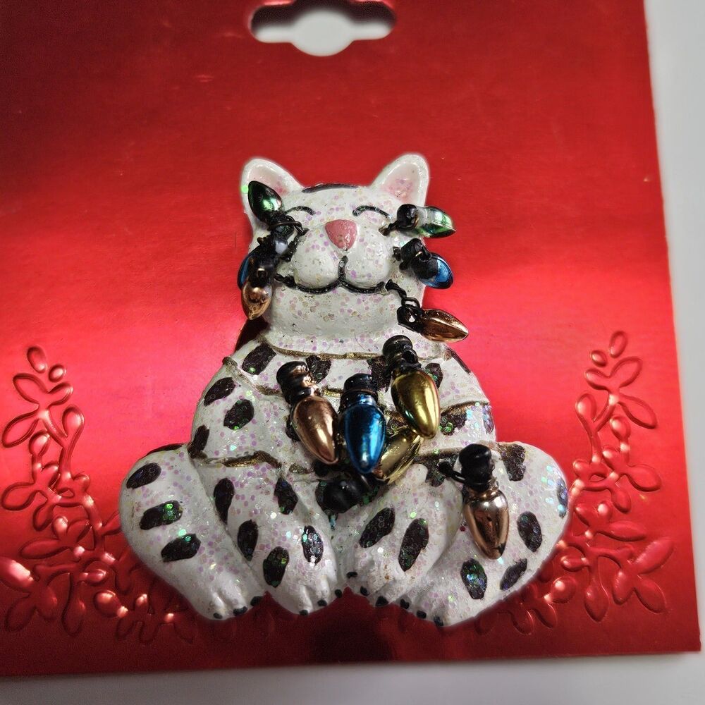 White Cat Holiday Christmas Lights Brooch Pin Sparkle Resin Costume Jewelry